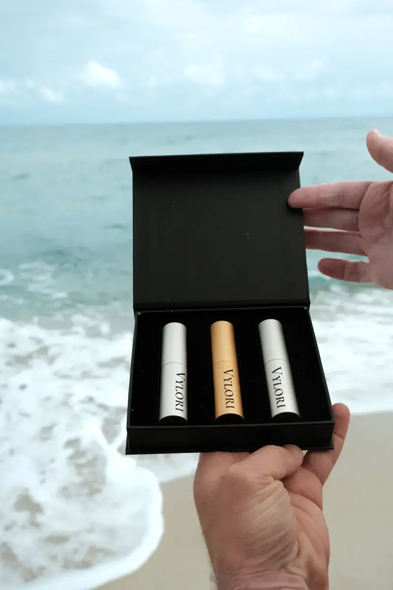 parfumproben-geschenkset-vylori-lifestyle-am-meer-jpg Stellen Sie Ihr eigenes Parfüm-Probenset für Frauen zusammen